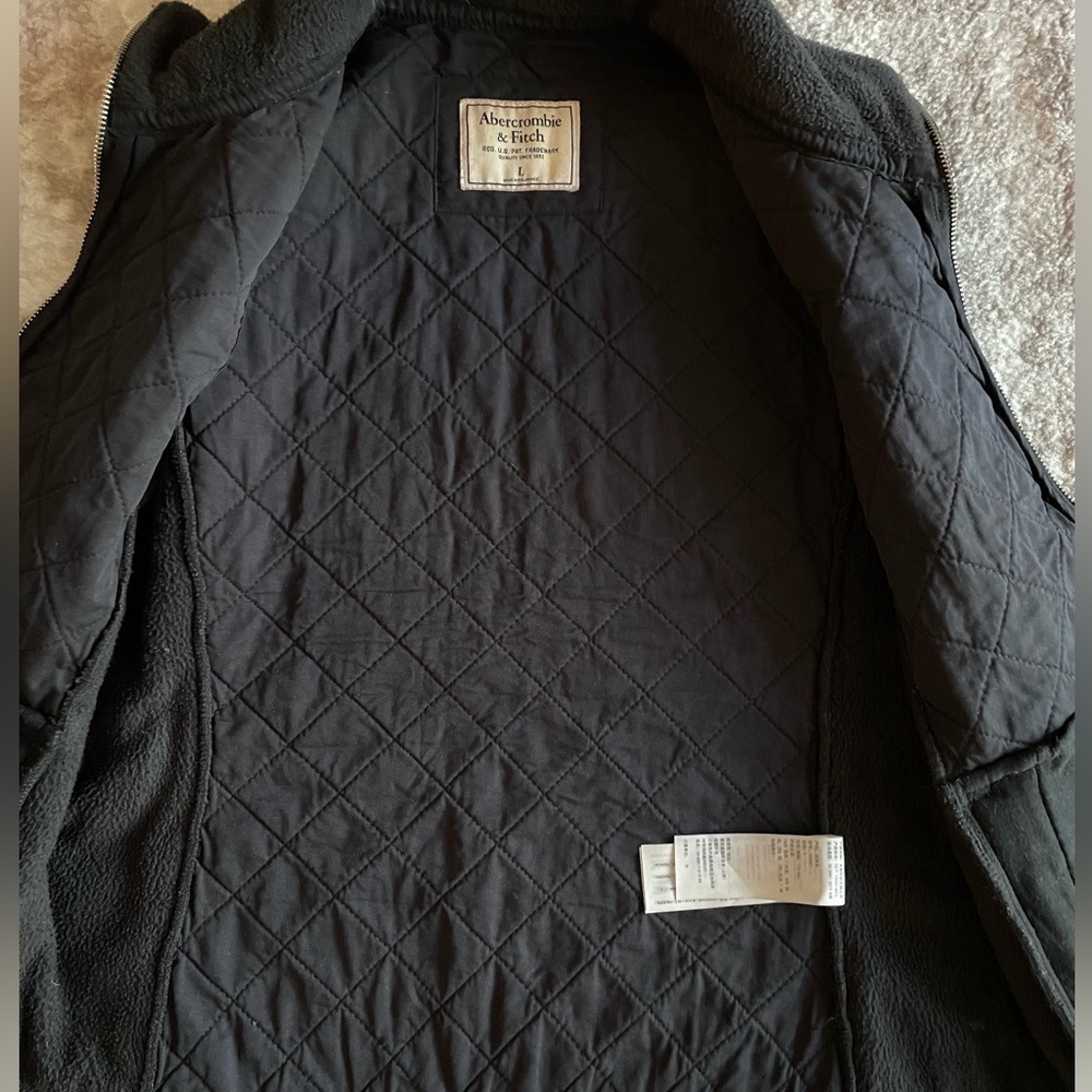 ABERCROMBIE & FITCH Quilted Vest - Picture 8 of 11